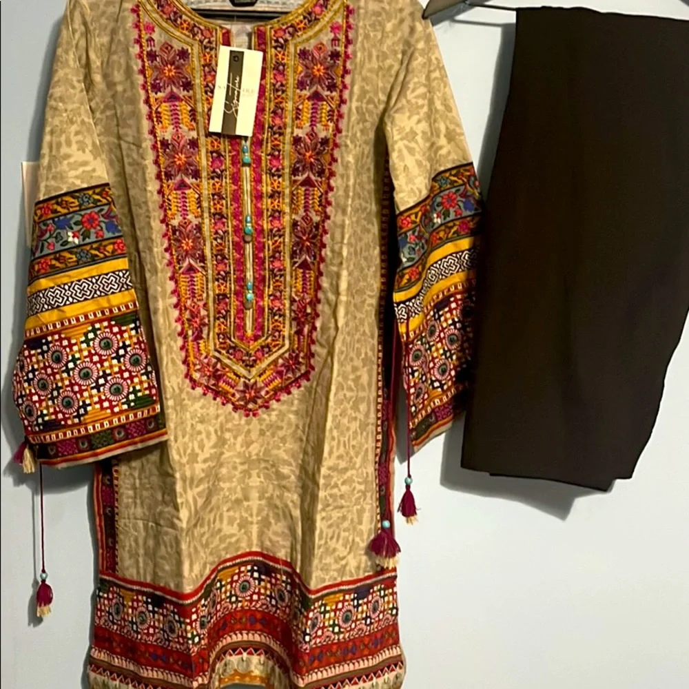 Sapphire embroidered two piece Pakistani dress - Picture 1 of 6